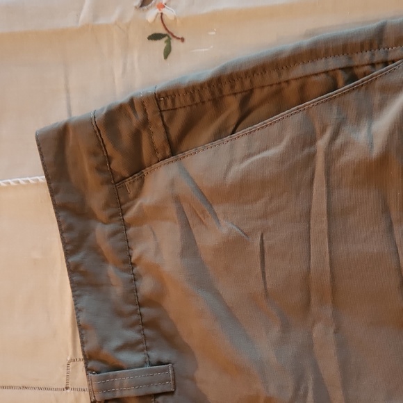 REI Men’s Size  36 Olive Shorts With Pockets - Lightweight - Picture 4 of 6